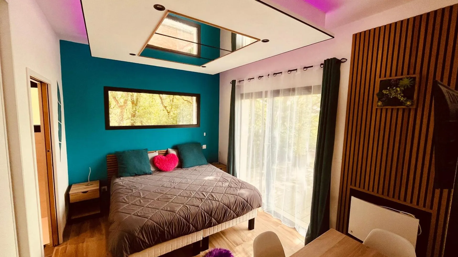 Love Room Avec Jacuzzi Interieur Proche Blagnac Aussonne 0*,  France
